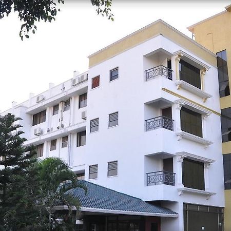 Gayathri Hotels Tiruppur Εξωτερικό φωτογραφία