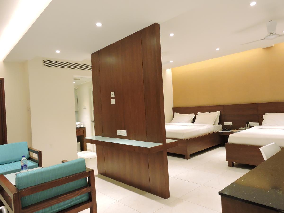 Gayathri Hotels Tiruppur Εξωτερικό φωτογραφία
