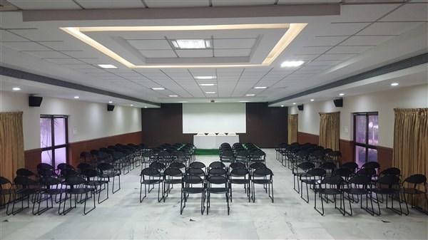Gayathri Hotels Tiruppur Εξωτερικό φωτογραφία