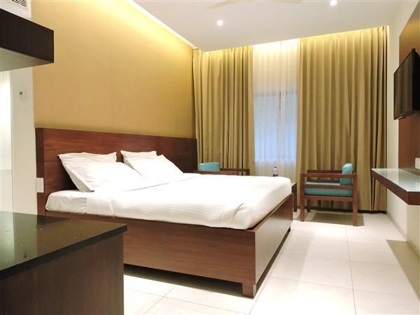Gayathri Hotels Tiruppur Εξωτερικό φωτογραφία