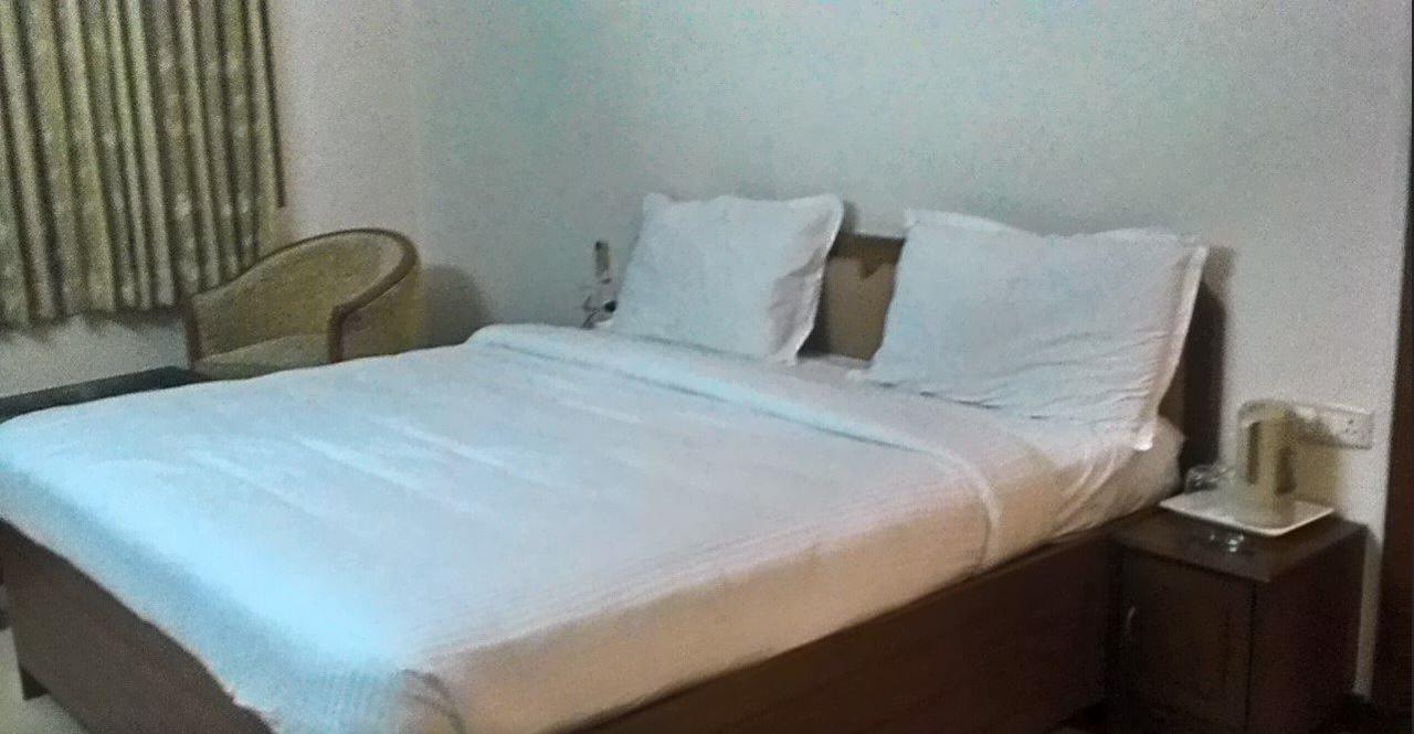 Gayathri Hotels Tiruppur Εξωτερικό φωτογραφία