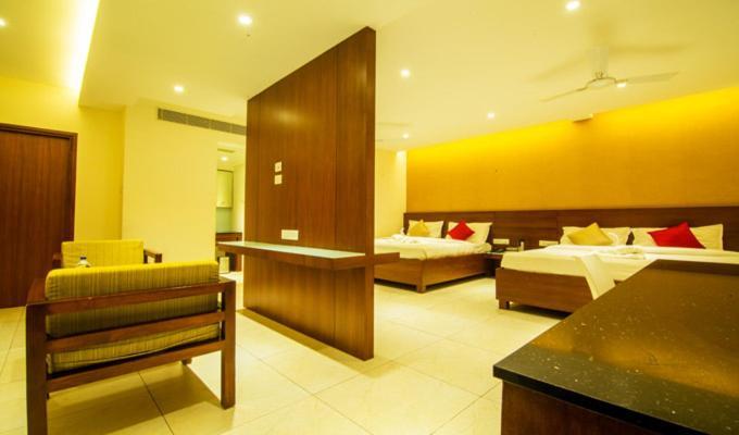 Gayathri Hotels Tiruppur Εξωτερικό φωτογραφία